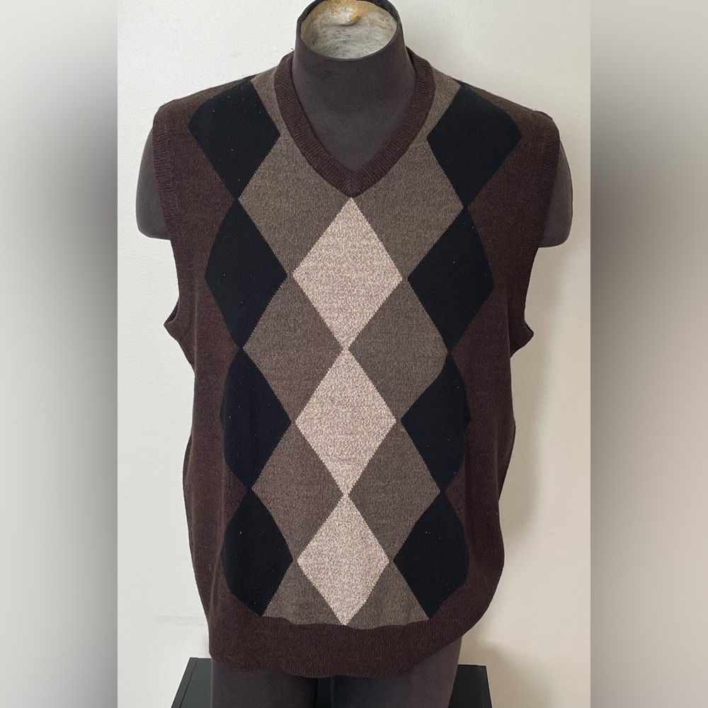 Men’s Size Large Dockers’ Sleeveless Argyle V-Neck Sweater Vest